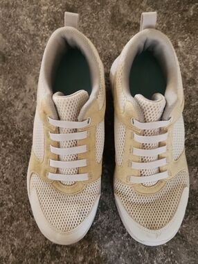 Vionic Women's White and Beige Mesh Sneakers